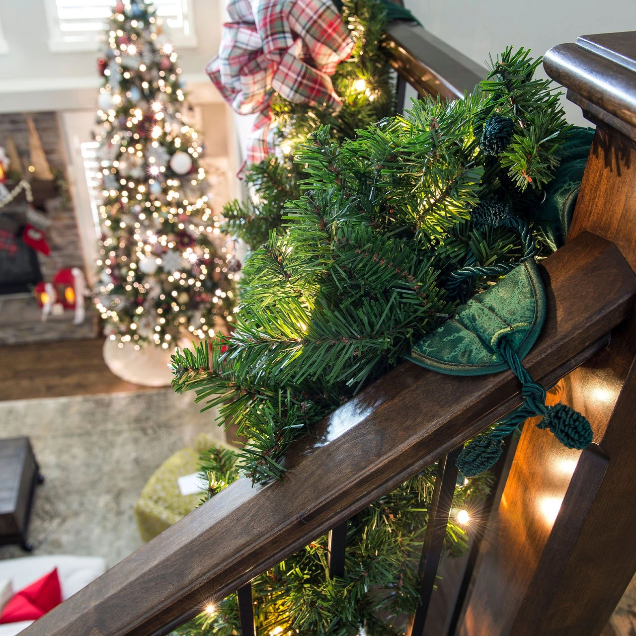 Set Of 3 Green Christmas Banister Protecting Garland Ties 9 Set Of 3 Green Christmas Banister Protecting Garland Ties - Image 7