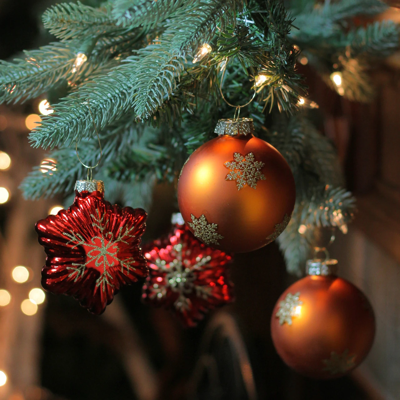 4ct Shiny Red Stars And Amber Orange Balls Glass Christmas Ornaments 4.25" 4 4ct Shiny Red Stars And Amber Orange Balls Glass Christmas Ornaments 4.25" - Image 2