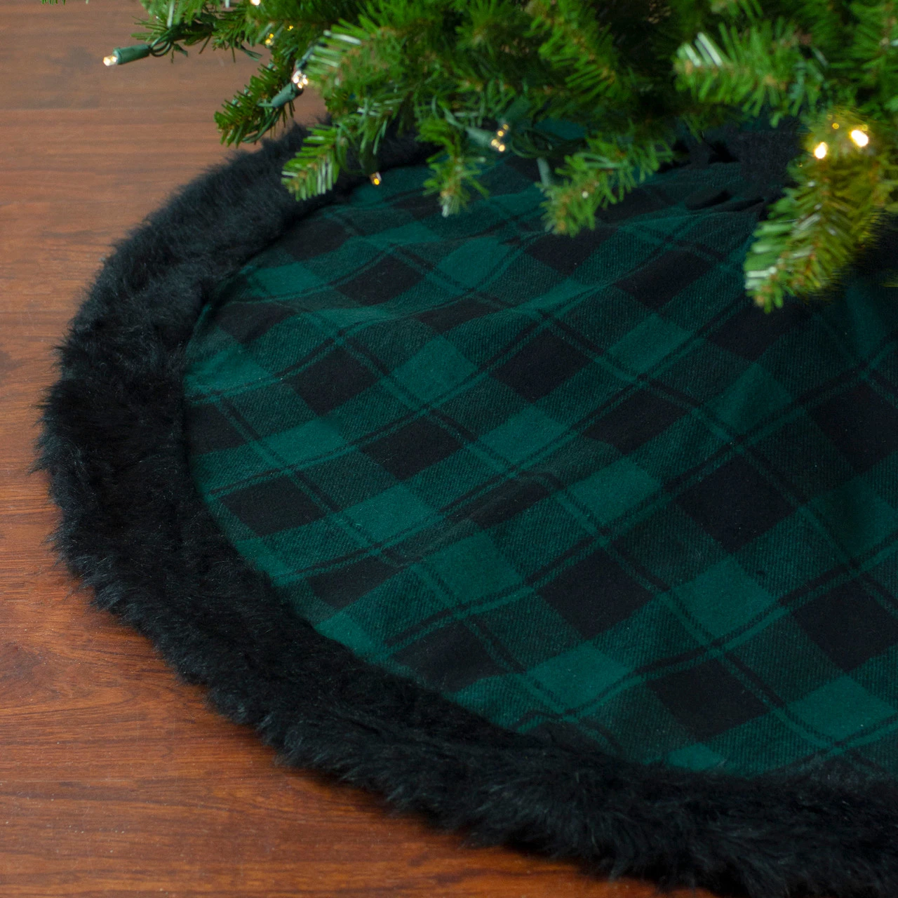 48" Green And Black Plaid Christmas Tree Skirt With Faux Fur 3 48" Green And Black Plaid Christmas Tree Skirt With Faux Fur