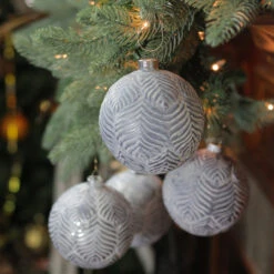4ct Silver And White Antique Style Glass Christmas Ball Ornaments 4" (100mm) 6 4ct Silver And White Antique Style Glass Christmas Ball Ornaments 4" (100mm) -Optimal Christmas Shop northlight wy15229 2 01186.1667657457