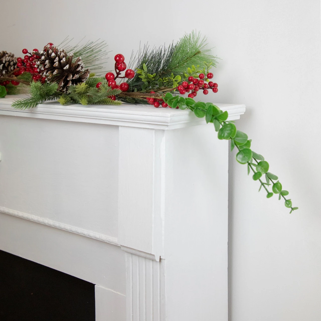 5' X 10" Berry Pine And Eucalyptus Artificial Christmas Garland - Unlit 4 5' X 10" Berry Pine And Eucalyptus Artificial Christmas Garland - Unlit - Image 2
